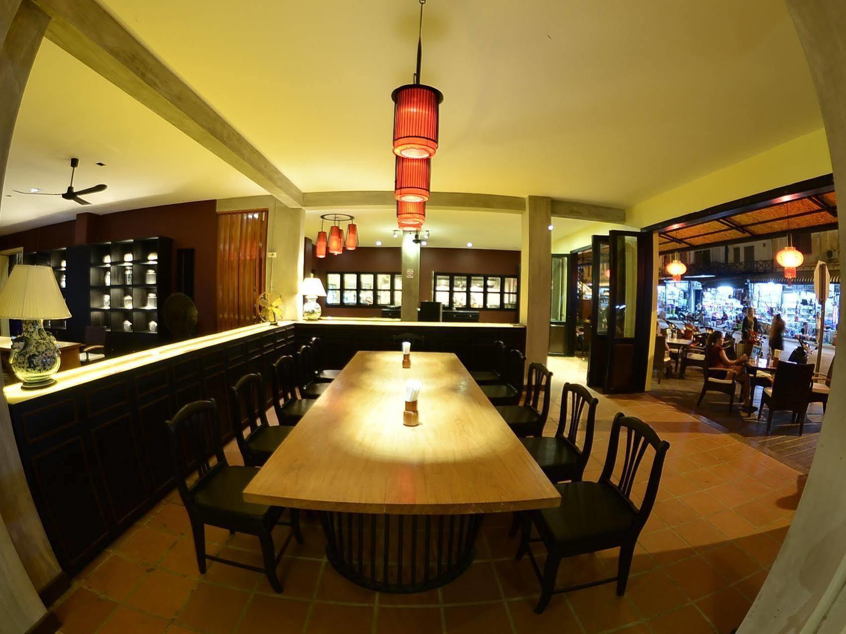 Inthira Thakhek Hotel Eksteriør billede