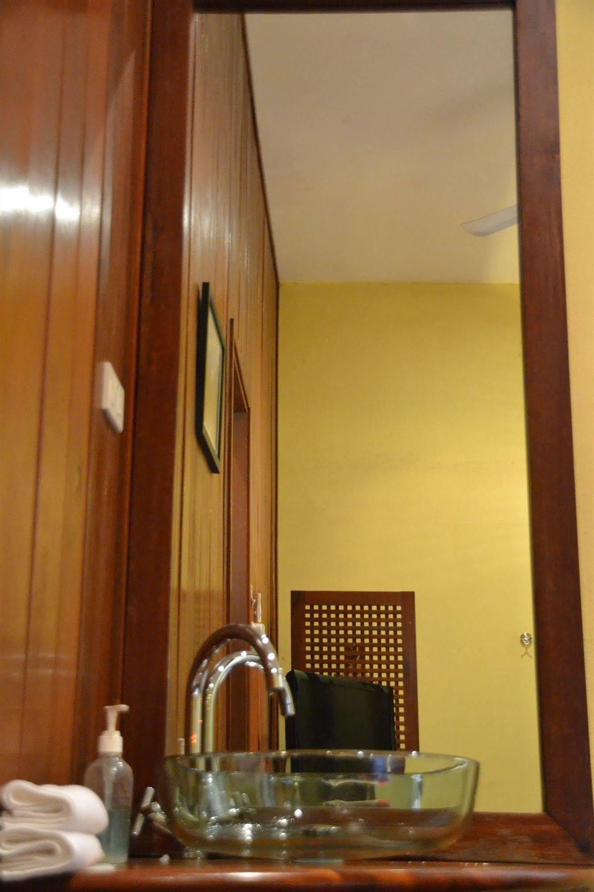 Inthira Thakhek Hotel Eksteriør billede