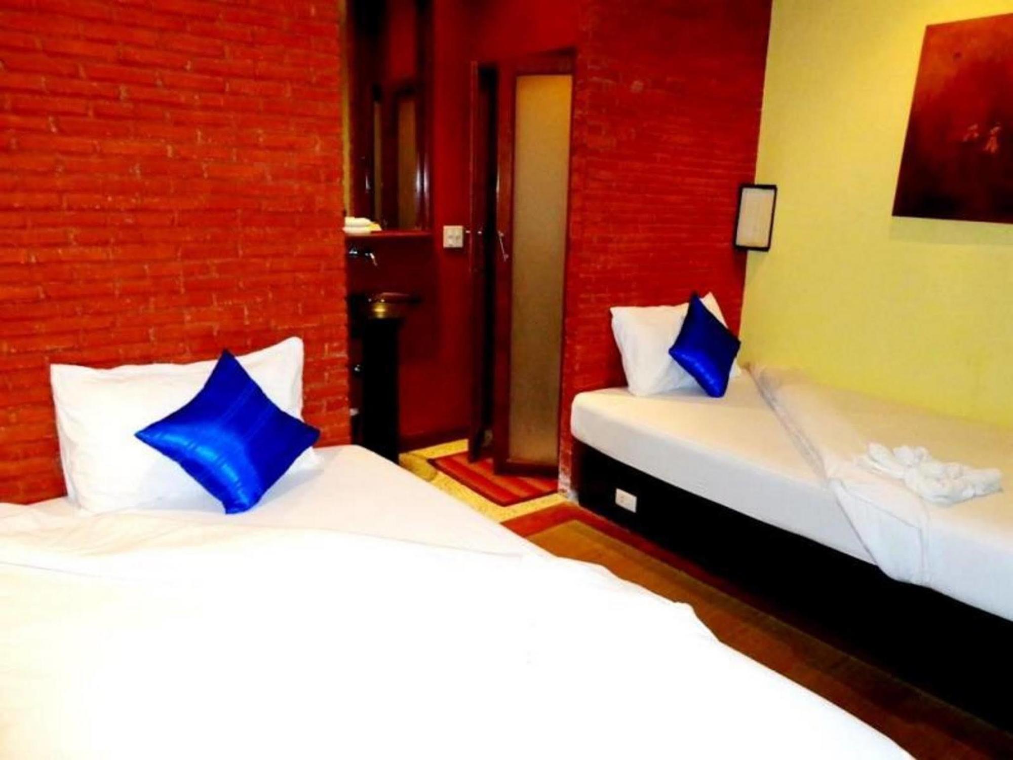 Inthira Thakhek Hotel Eksteriør billede