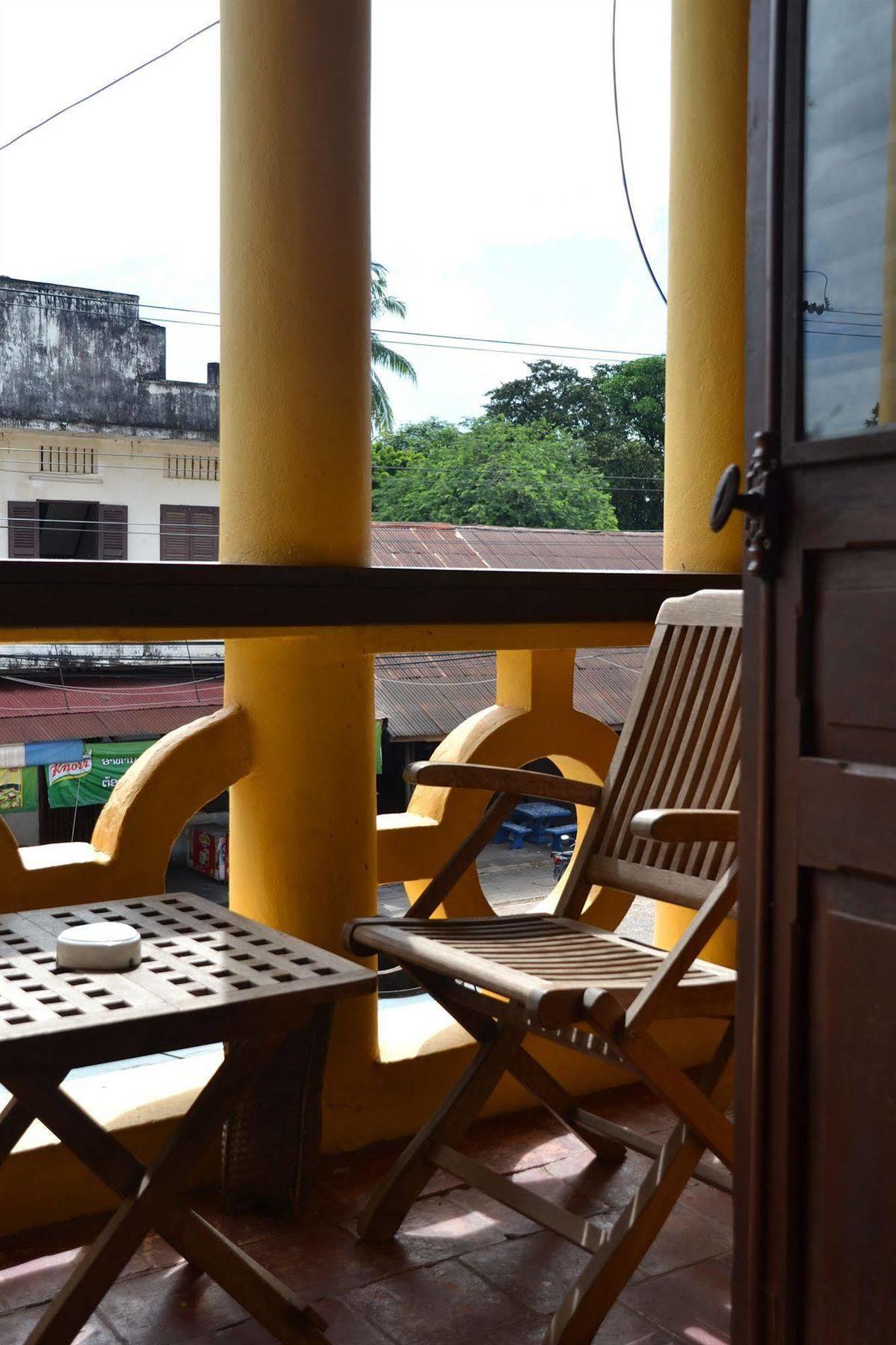 Inthira Thakhek Hotel Eksteriør billede