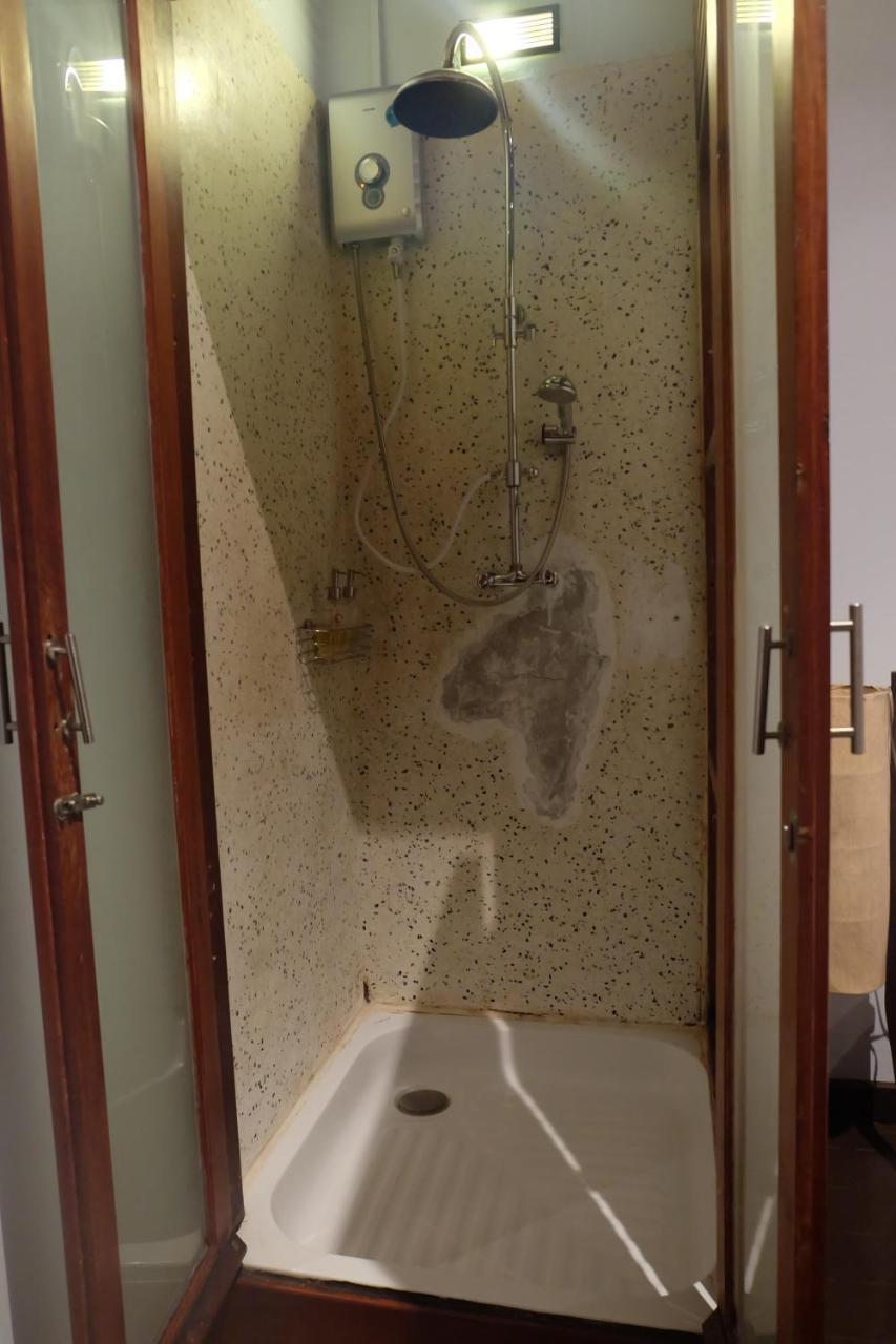 Inthira Thakhek Hotel Eksteriør billede